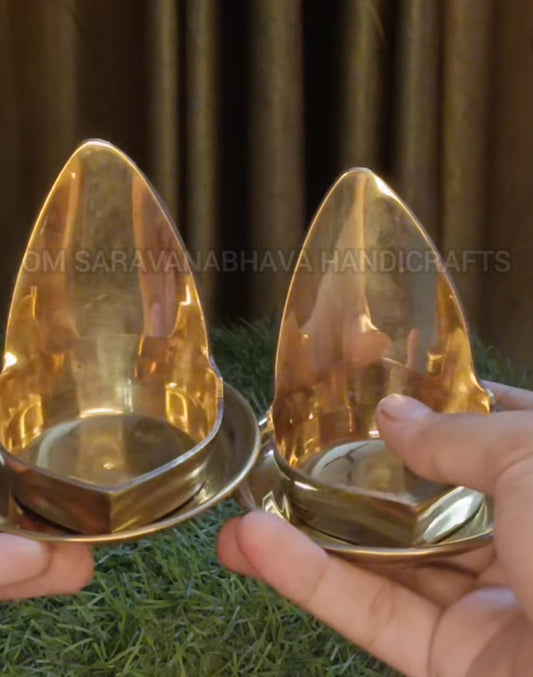 MAADA VILAKKU PAIR