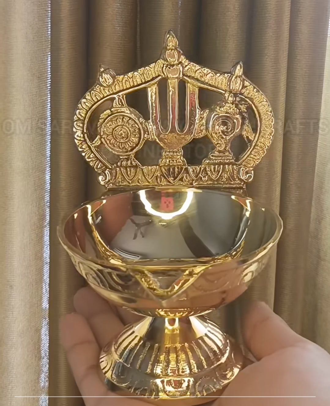 SANGU CHAKRA NAAMA THIRUVACHI VILAKKU